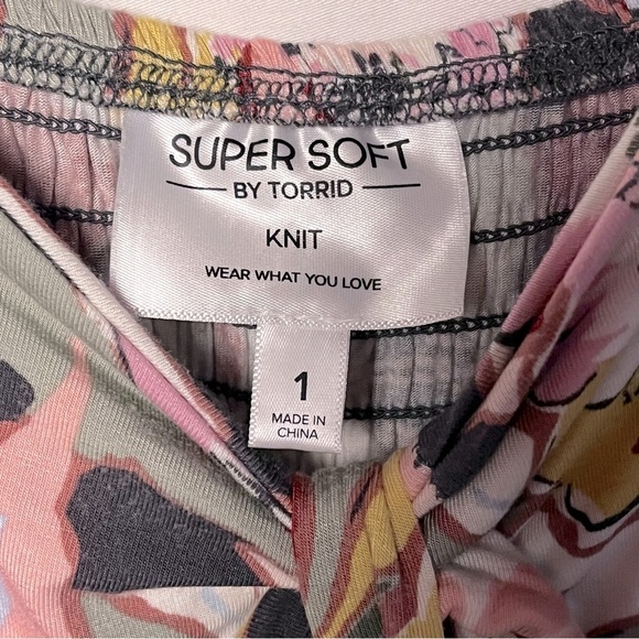 Torrid | Floral Super Soft Bow Front Skater Dress, Size 1 (1X | 14-16) - Picture 9 of 10